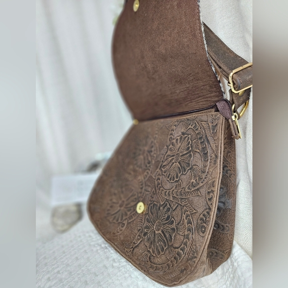 Crossed fur bag and handcrafted design Dirty brown color - Picture 3 of 3